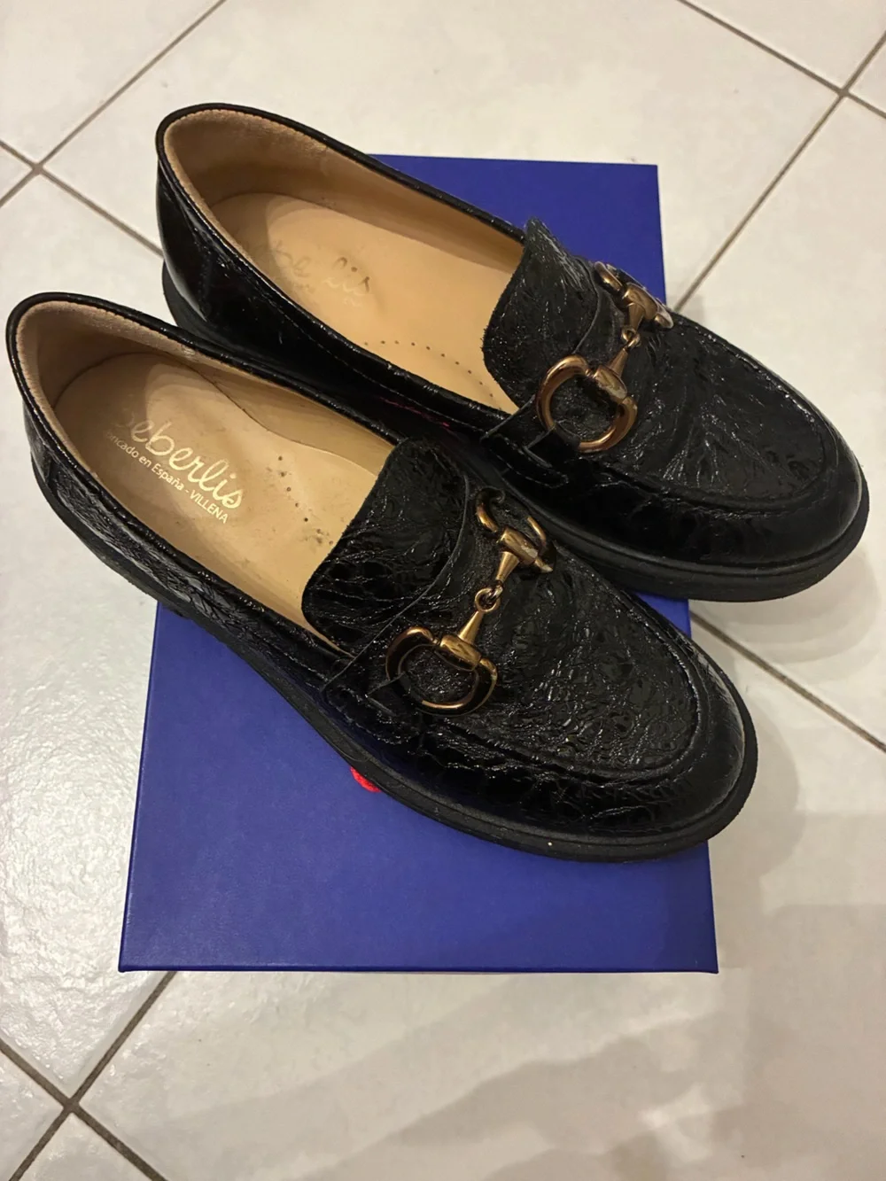LIKE NEW Beberlis Kids Black Patent Moccasin Loafers buckles - girls EU 34